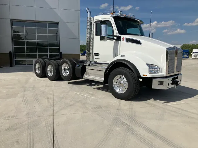 2025 Kenworth T880