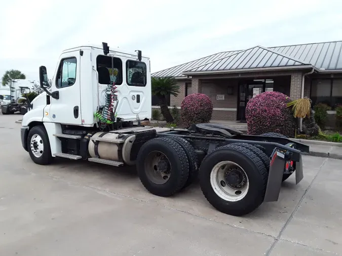 2015 FREIGHTLINER/MERCEDES CASCADIA 125