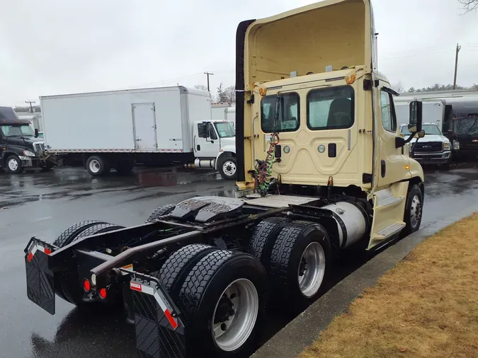 2015 FREIGHTLINER/MERCEDES CASCADIA 125