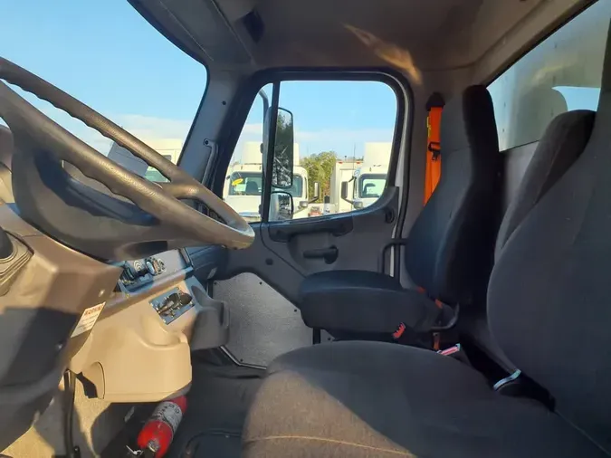 2022 FREIGHTLINER/MERCEDES M2 106