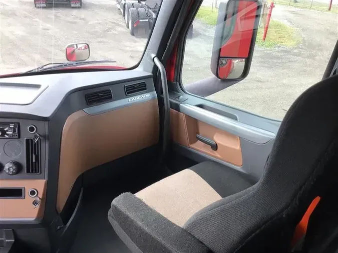 2020 FREIGHTLINER CASCADIA