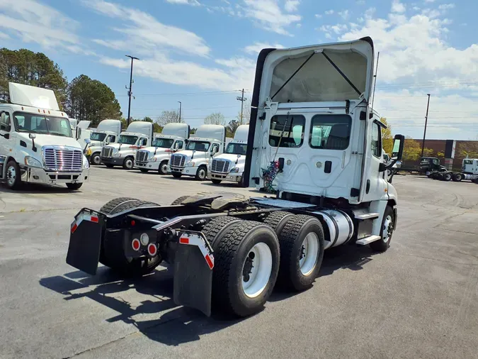 2017 FREIGHTLINER/MERCEDES CASCADIA 125