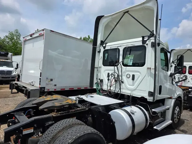 2019 FREIGHTLINER NEW CASCADIA 126