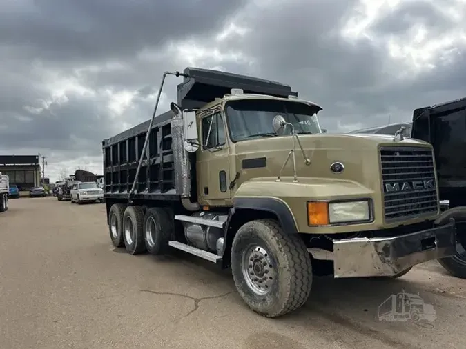2002 MACK CL7135af8793992d79b73bfd4f86598eba581