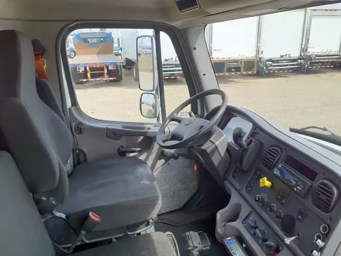 2020 FREIGHTLINER/MERCEDES M2 106