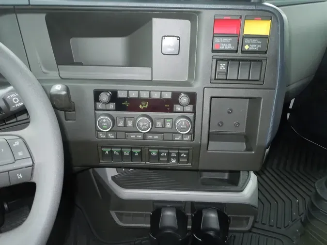 2026 VOLVO VNL64T860