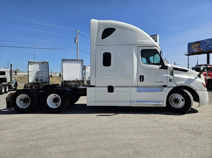 2020 FREIGHTLINER Cascadia 126