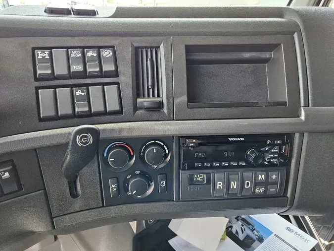 2020 VOLVO VNL64T760
