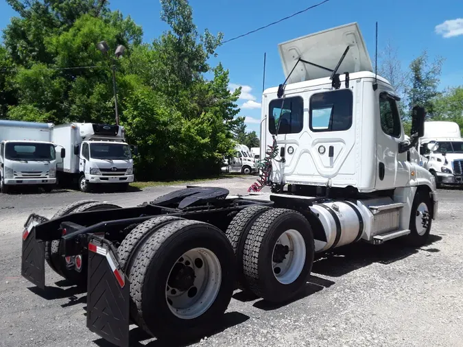 2020 FREIGHTLINER/MERCEDES CASCADIA 125