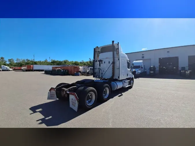 2019 Freightliner Cascadia 126