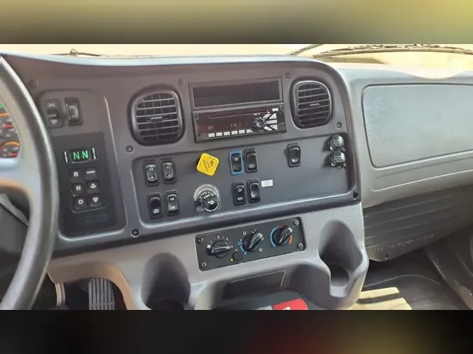 2020 FREIGHTLINER/MERCEDES M2 106
