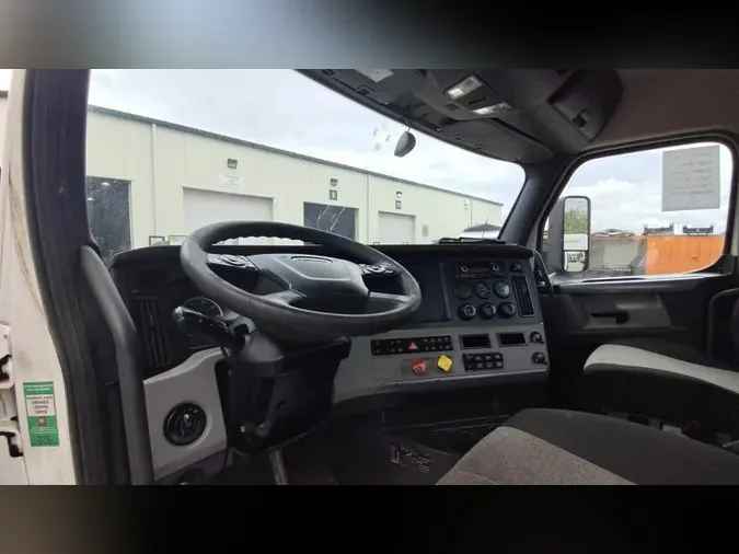 2020 Freightliner Cascadia 126