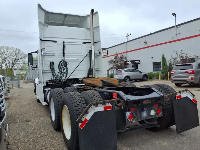 2020 VOLVO VNR64T-640