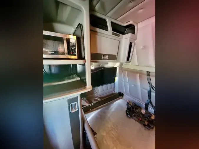 2022 Peterbilt 389