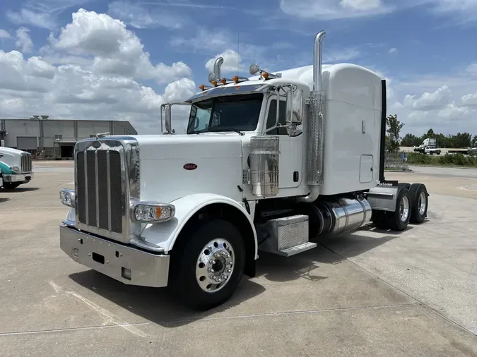 2020 Peterbilt 389