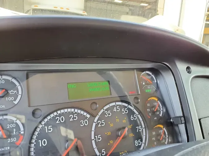 2018 FREIGHTLINER M2 106