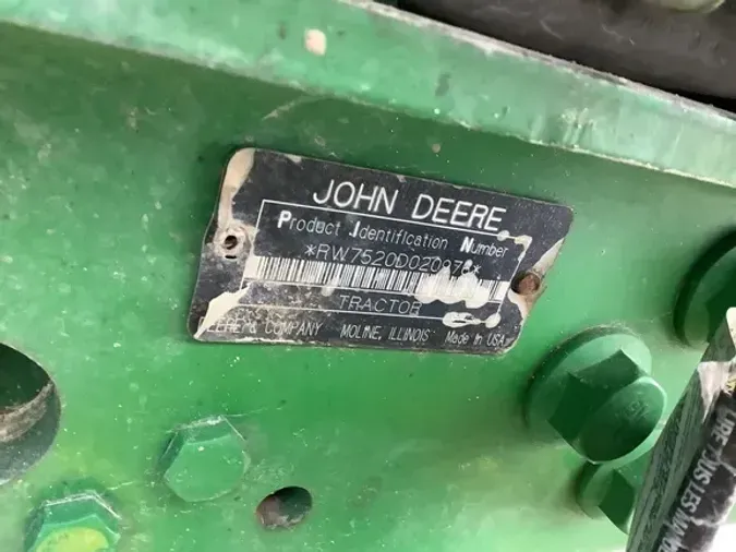 2004 John Deere 7520