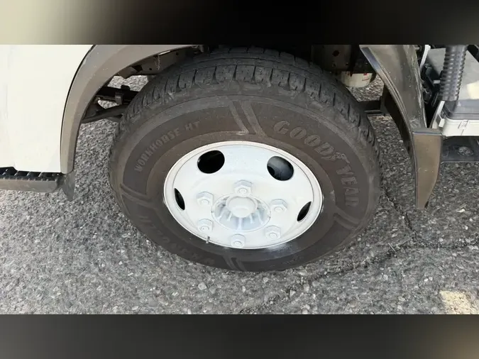 2019 ISUZU NPR HD5b225467e22e75a703e65252d86360a8