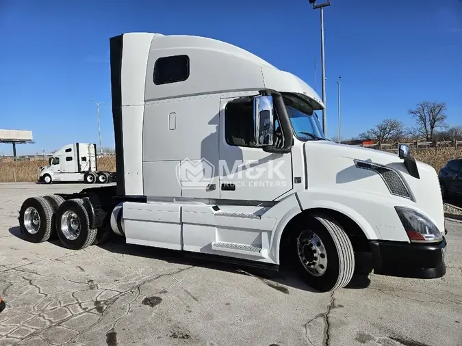 2015 VOLVO VNL64T670