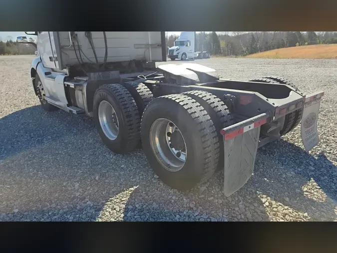 2020 Volvo VNL300