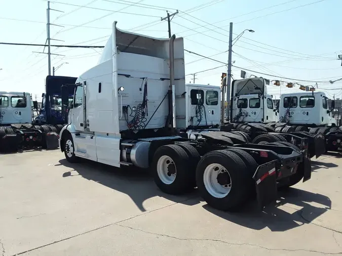 2020 VOLVO VNR64T-640