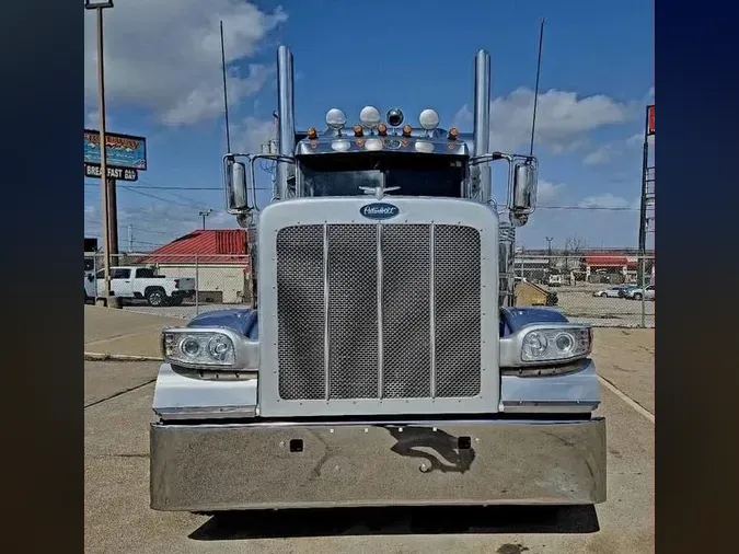 2023 Peterbilt 389