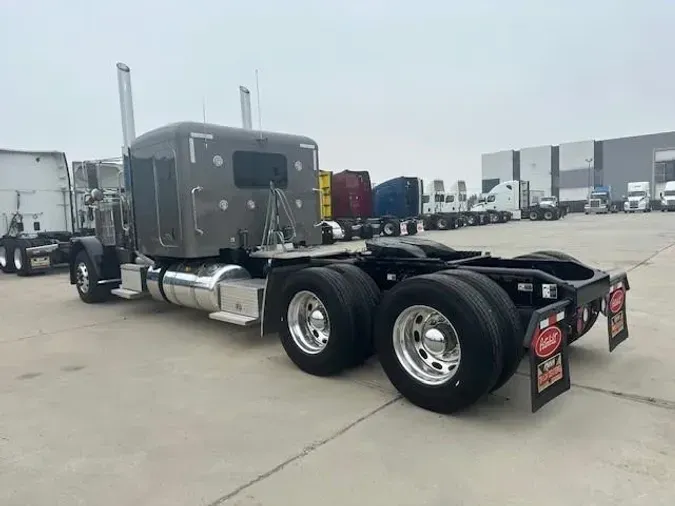 2023 Peterbilt 389