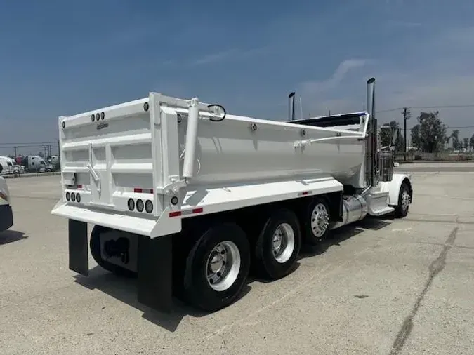 2022 Peterbilt 389