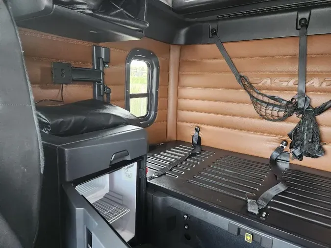 2020 FREIGHTLINER Cascadia 126