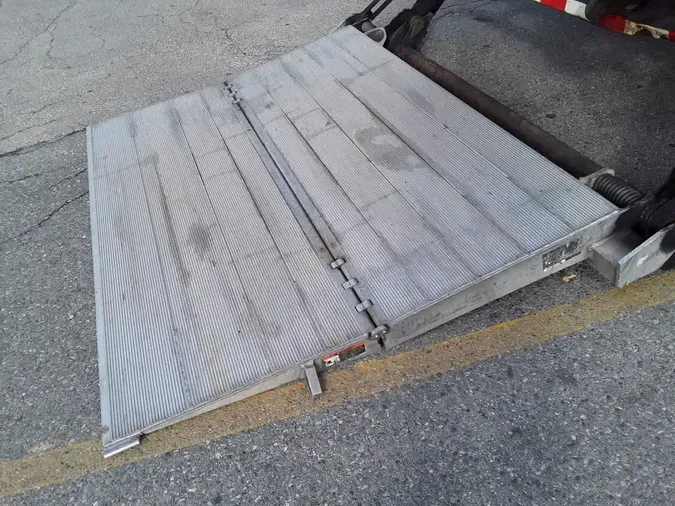 2016 FREIGHTLINER/MERCEDES M2 106