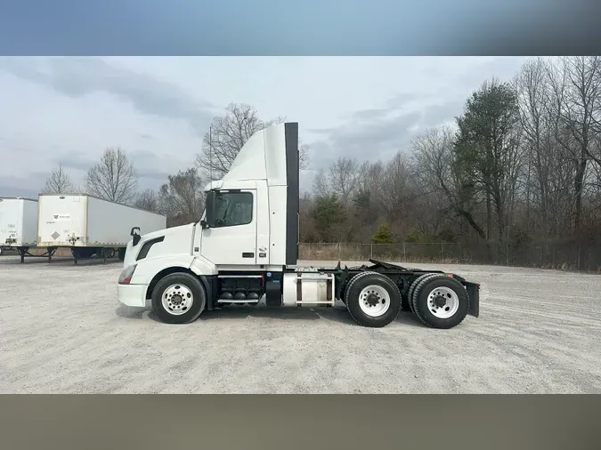 2015 Volvo VNL300