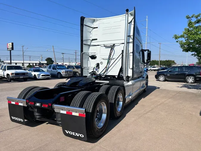 2025 VOLVO VNL64T760