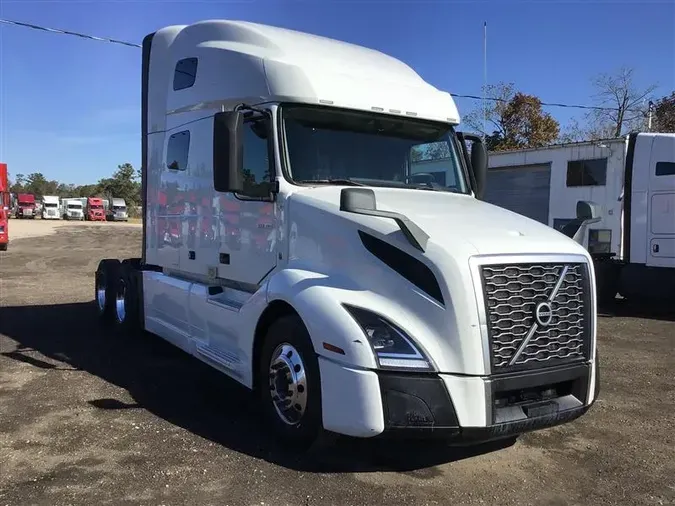 2022 VOLVO VNL64T760