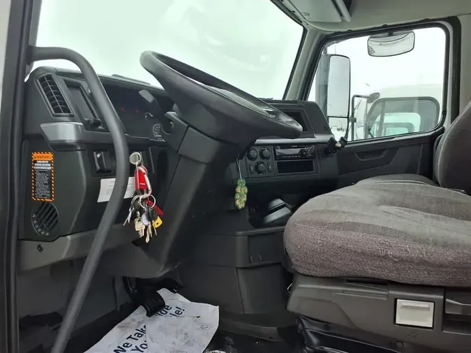 2019 VOLVO VNL64T-300