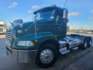 2017 MACK CXU613