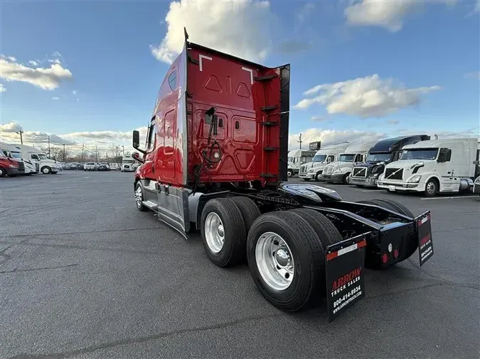 2021 FREIGHTLINER CA126