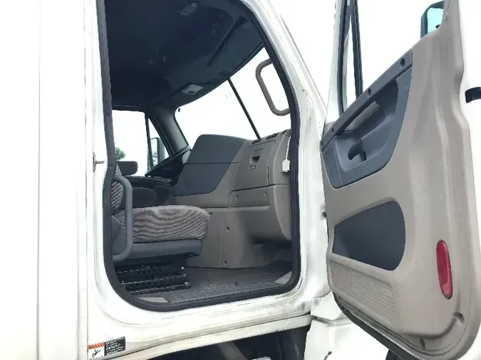 2016 Freightliner X12564ST