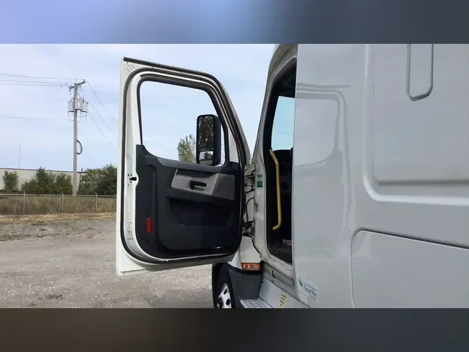 2022 Freightliner Cascadia 126