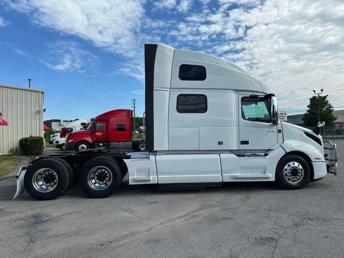 2020 VOLVO VNL64T860