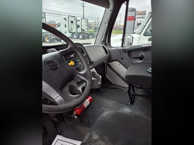 2018 FREIGHTLINER/MERCEDES M2 106