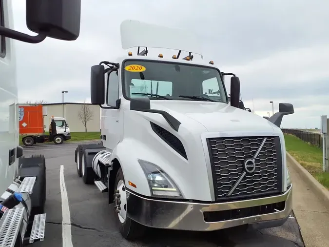 2020 VOLVO VNL64T-300