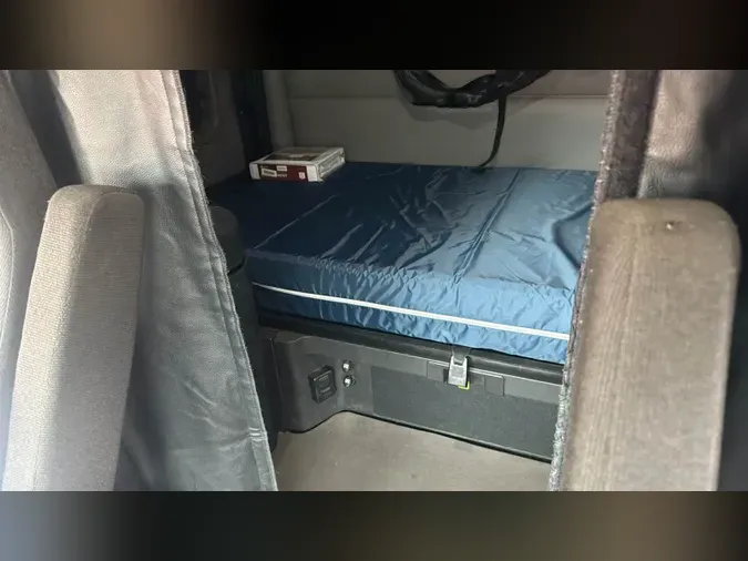 2022 Freightliner Cascadia 126