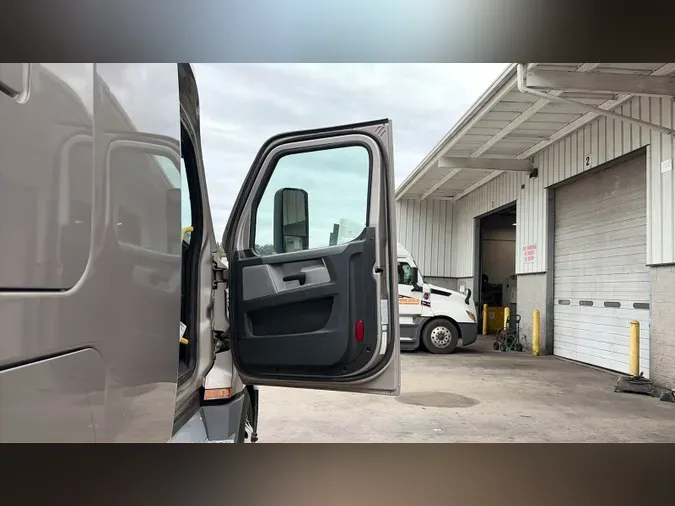 2022 Freightliner Cascadia 126