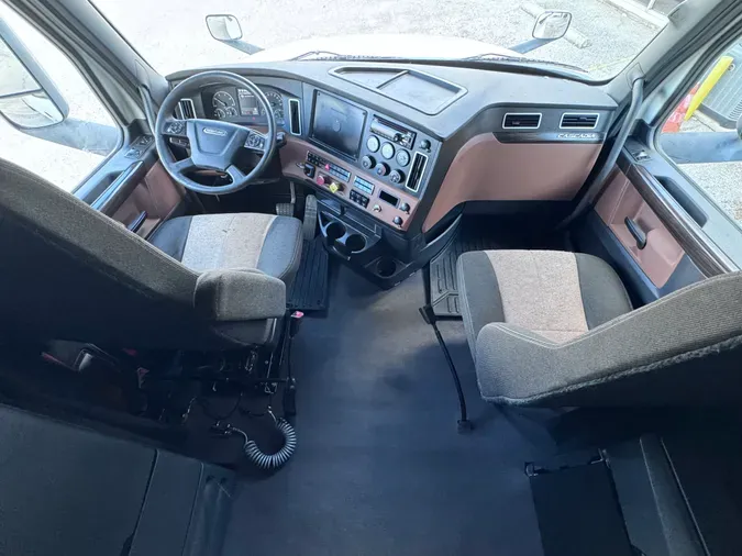 2021 FREIGHTLINER CASCADIA 126