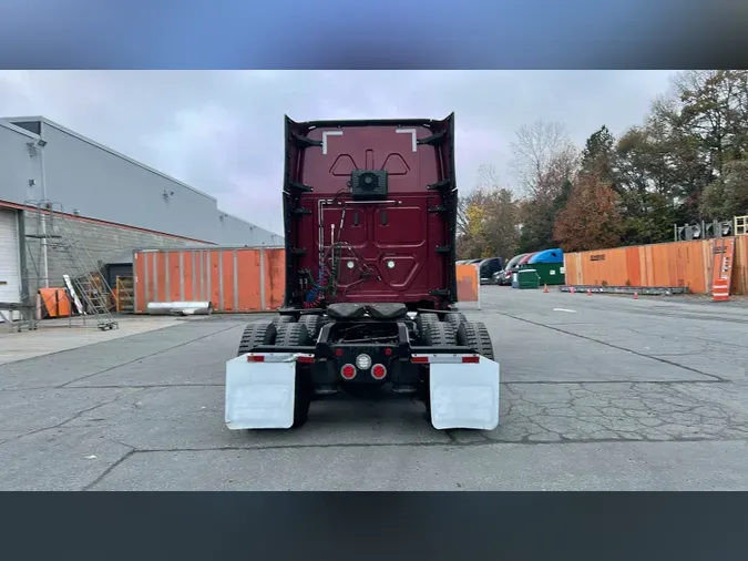 2022 Freightliner Cascadia 126