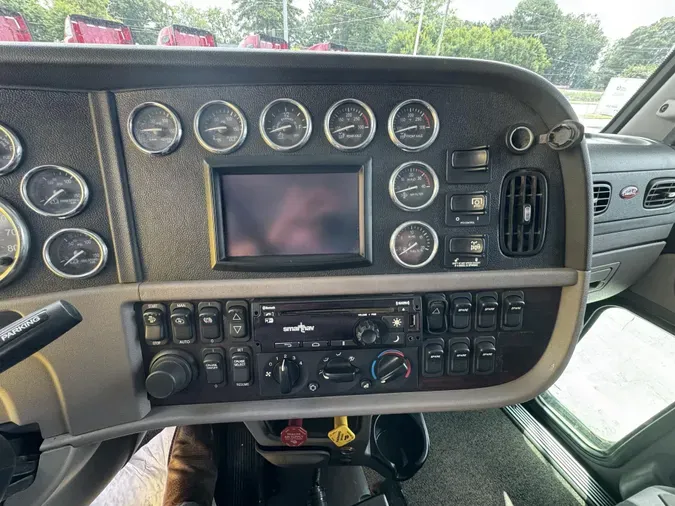 2020 Peterbilt 389