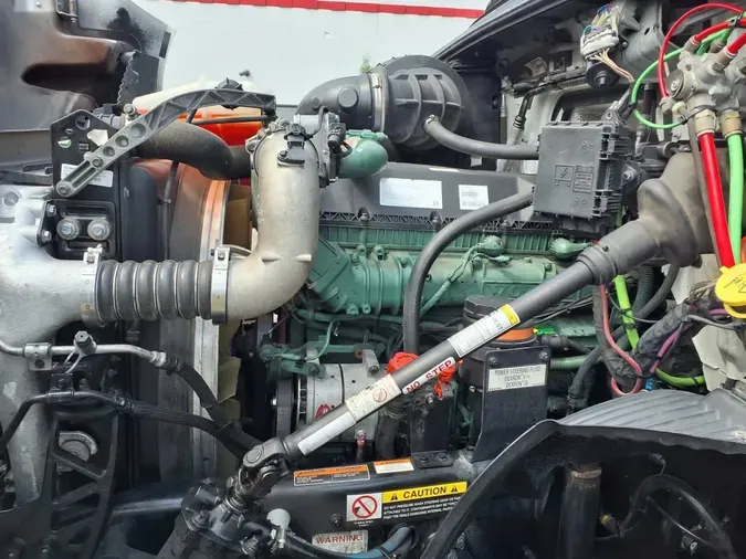2020 VOLVO VNR64T-640