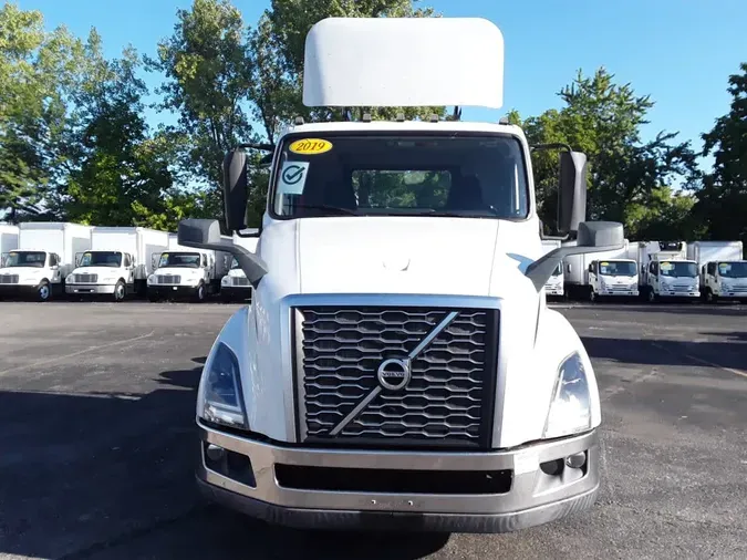 2019 VOLVO VNL64T-300