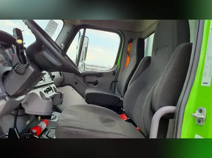 2020 FREIGHTLINER/MERCEDES M2 106