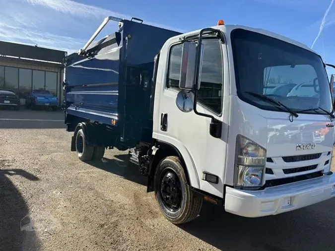 2022 ISUZU NRR